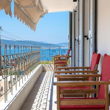 Axs First Floor Apartment Aegina Town エクステリア 写真