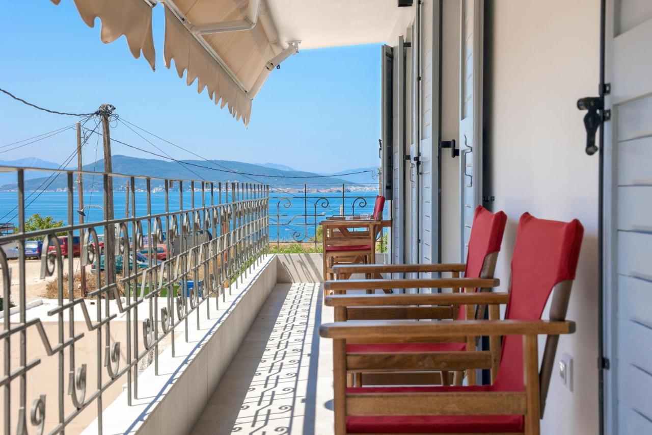 Axs First Floor Apartment Aegina Town エクステリア 写真