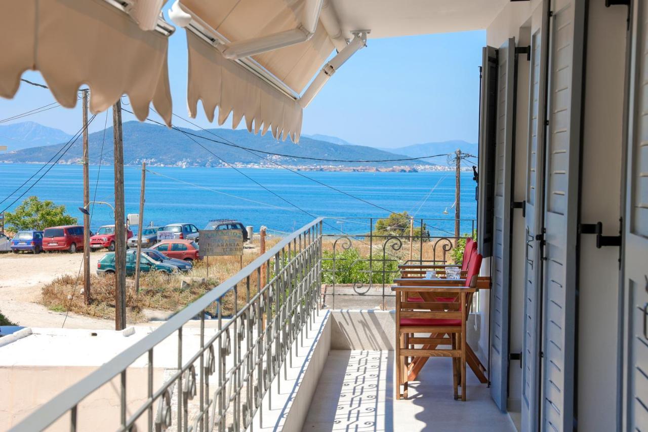 Axs First Floor Apartment Aegina Town エクステリア 写真