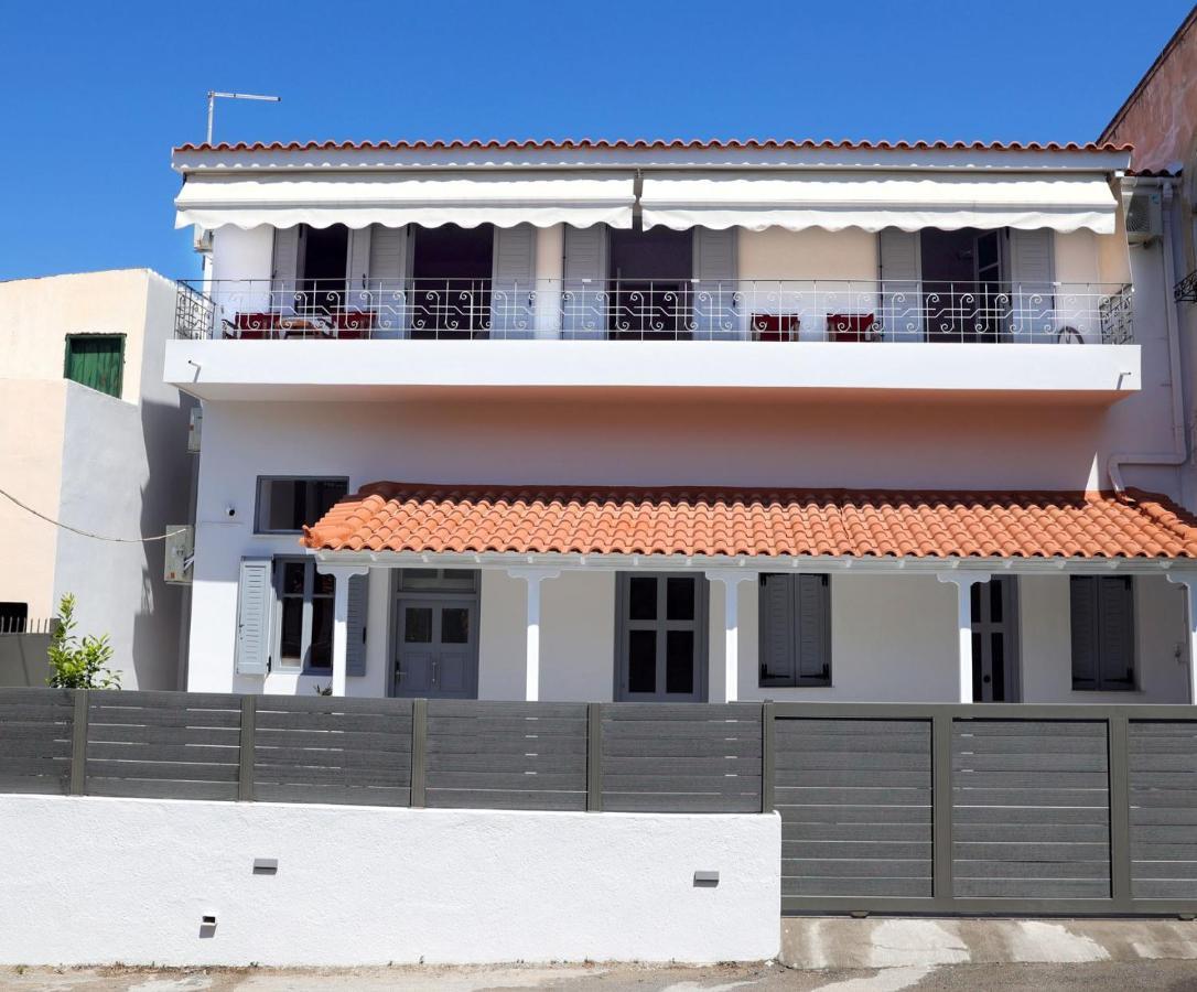 Axs First Floor Apartment Aegina Town エクステリア 写真