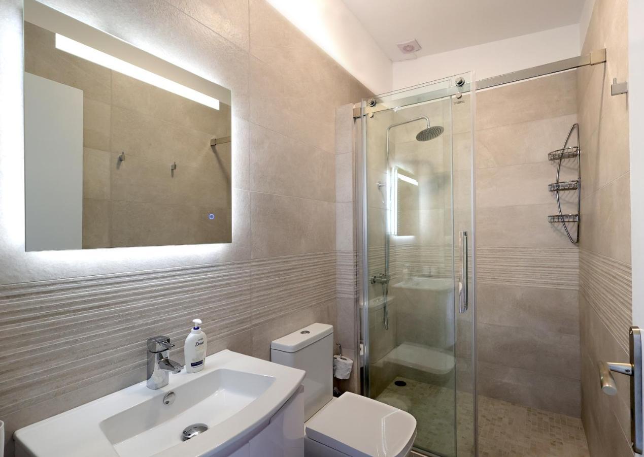 Axs First Floor Apartment Aegina Town エクステリア 写真