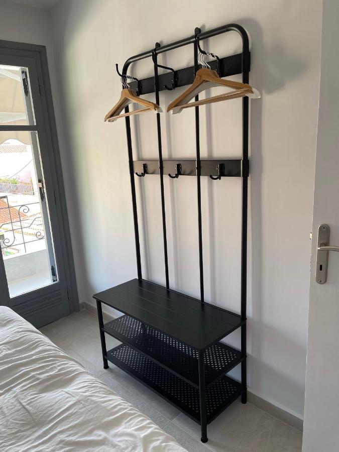 Axs First Floor Apartment Aegina Town エクステリア 写真